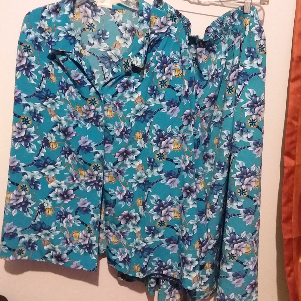 KORET 2 pc plus size floral Skirt & Shirt - Picture 2 of 8